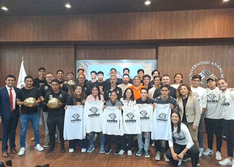 Anáhuac Puebla celebra entrega de becas deportivas