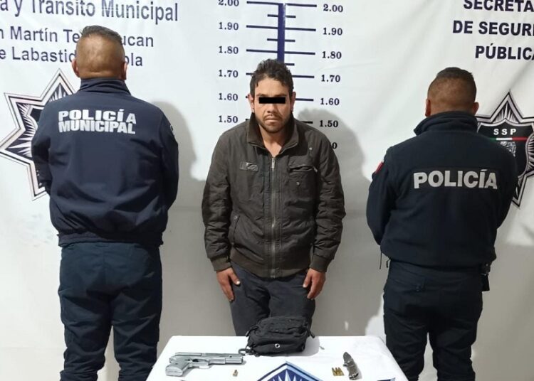 Detienen a hombre por portación de armas en Texmelucan