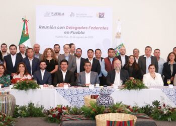 Céspedes se reúne con delegados federales y secretarios de su gabinete