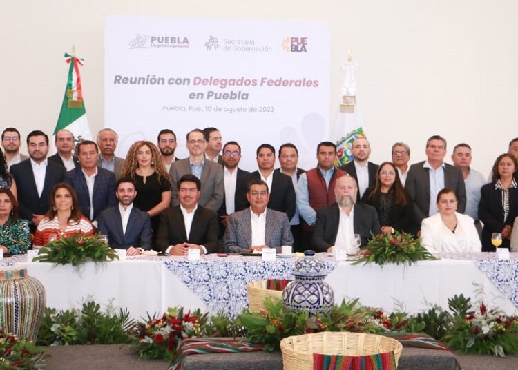 Céspedes se reúne con delegados federales y secretarios de su gabinete