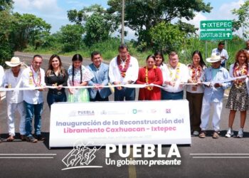 Céspedes inaugura tramo carretero Caxhuacan-Ixtepec