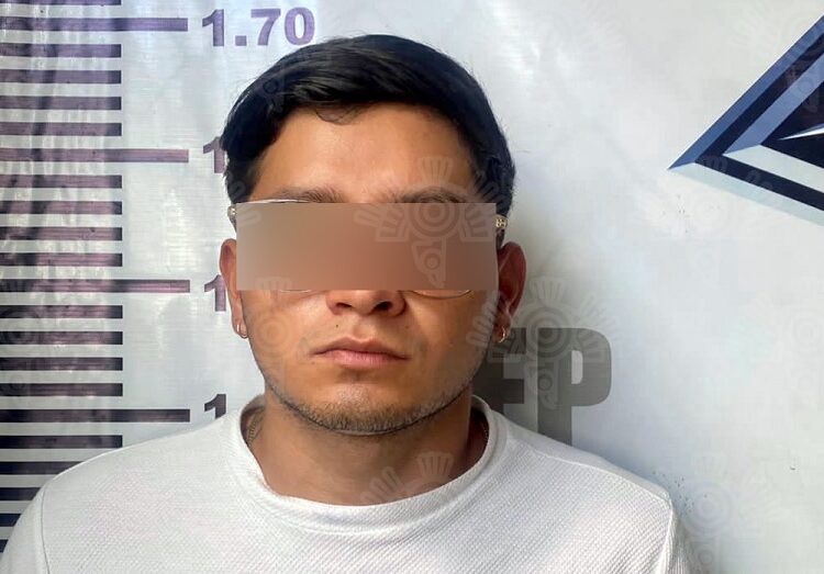 Detienen a hombre que pretendía vender motocicleta robada
