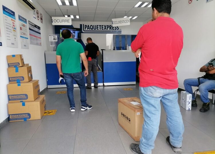 Comercio y servicios repuntan alrededor de 2% en personal ocupado y remuneraciones