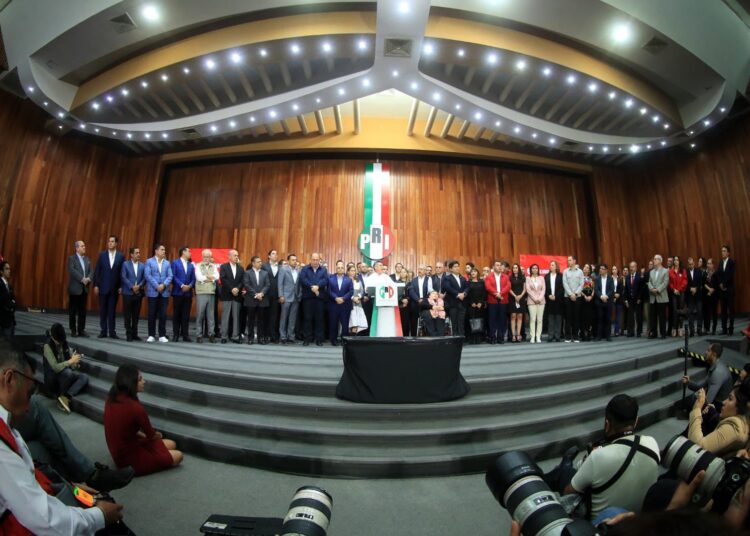 PRI anuncia que Xóchitl Gálvez será la abanderada presidencial de la oposición