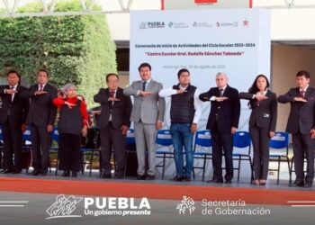 Aquino asiste a ceremonia de inicio de cursos en Acatzingo