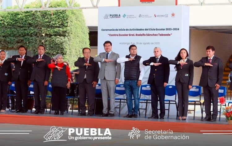 Aquino asiste a ceremonia de inicio de cursos en Acatzingo