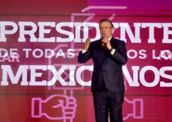 «No me voy de Morena», afirma Ebrard