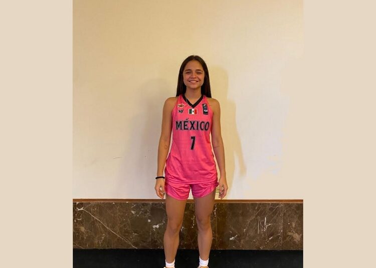Jugadora de Upaep juega el Centrobasket U-17