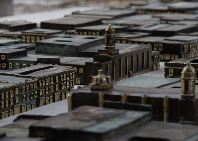 Maqueta del Centro Histórico será una huella histórica: escultor