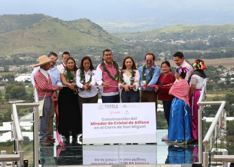El gobernador inaugura el Mirador de Cristal en Atlixco