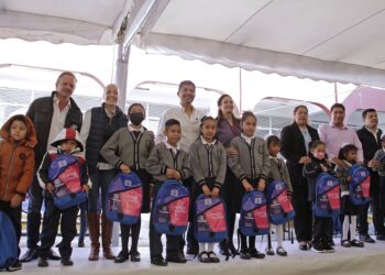 ERP entrega 10 mil kits escolares