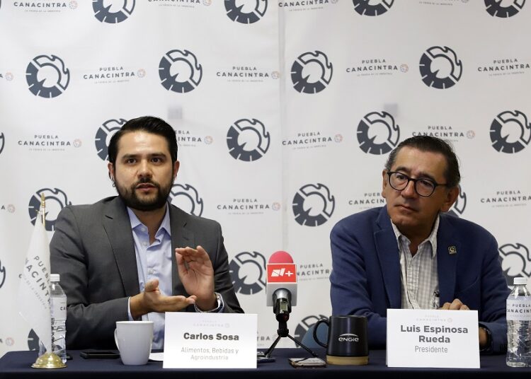Canacintra pide corrección de libros de texto gratuitos
