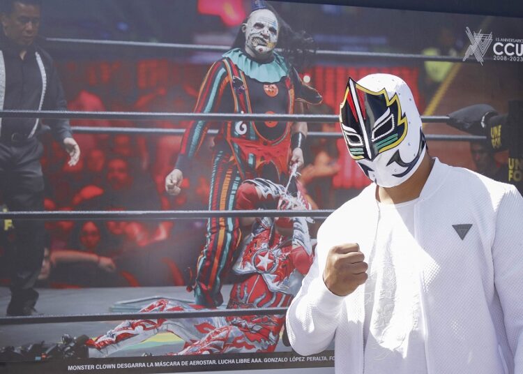BUAP inaugura exposición fotográfica sobre lucha libre