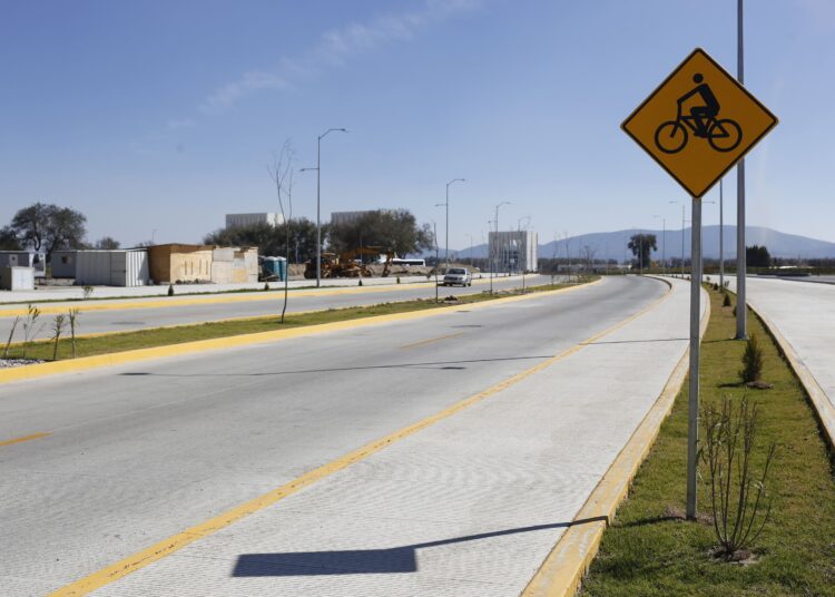 Realiza Ciudad Modelo trabajos de mantenimiento en accesos