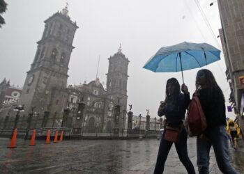 Se inundan mercados La Acocota y Morelos y vialidades de Puebla