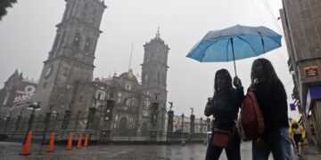 Se inundan mercados La Acocota y Morelos y vialidades de Puebla