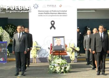 Rinden homenaje luctuoso al policía abatido en Xoxtla