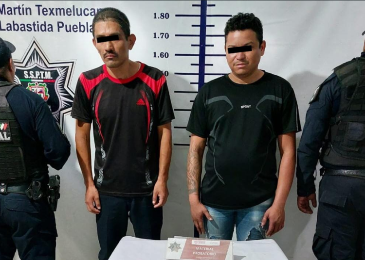 Detienen a 2 narcomenudistas que portaban armas de fuego en Texmelucan