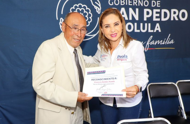 Paola Angon mantiene cercanía con ciudadanía y comercios cholulteca