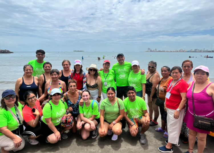 San Pedro Cholula y DIF festejan a abuelitos con viaje a Veracruz