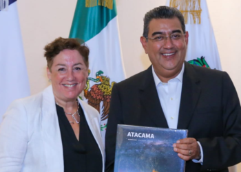 Céspedes se reúne con embajadora de Chile en México, Beatriz Sánchez