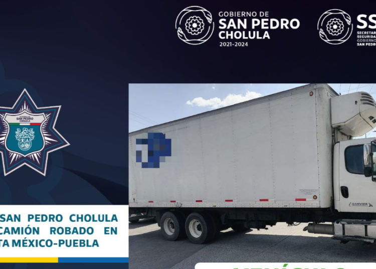 Policías de San Pedro recuperan camión robado en la autopista México- Puebla