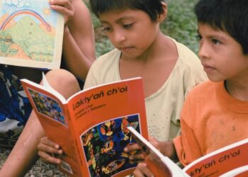 Céspedes reitera respaldo a libros de texto
