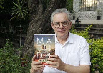 Carlos Pascual presenta novela sobre primera médica en México