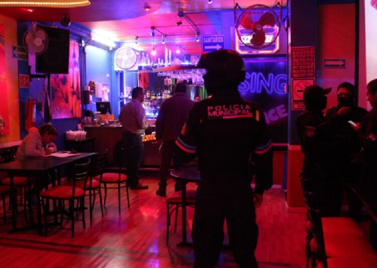 Normatividad clausura 8 negocios con venta de alcohol por no respetar normas