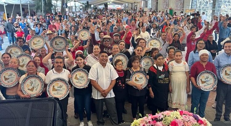Finaliza con éxito vigésima Feria del Chile en Nogada en Calpan