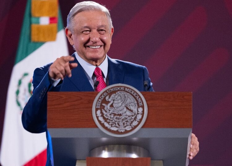 AMLO entregará bastón de mando de Morena a quien gane encuesta