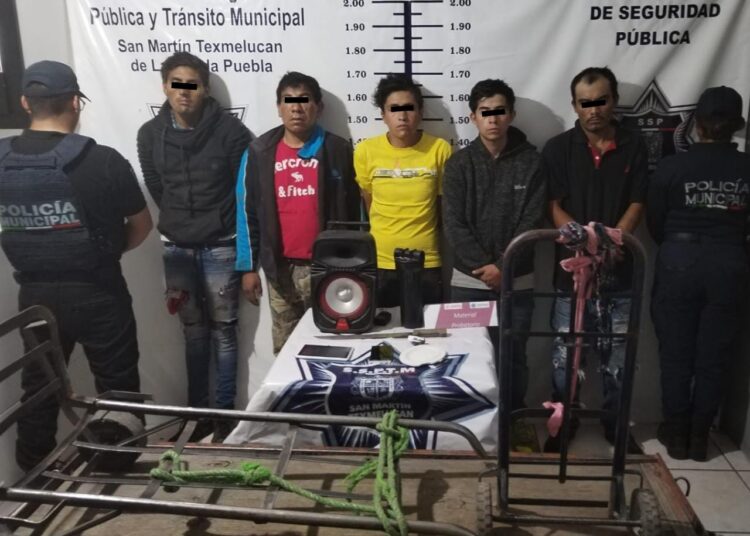 Detienen a 5 sujetos por robo en Texmelucan