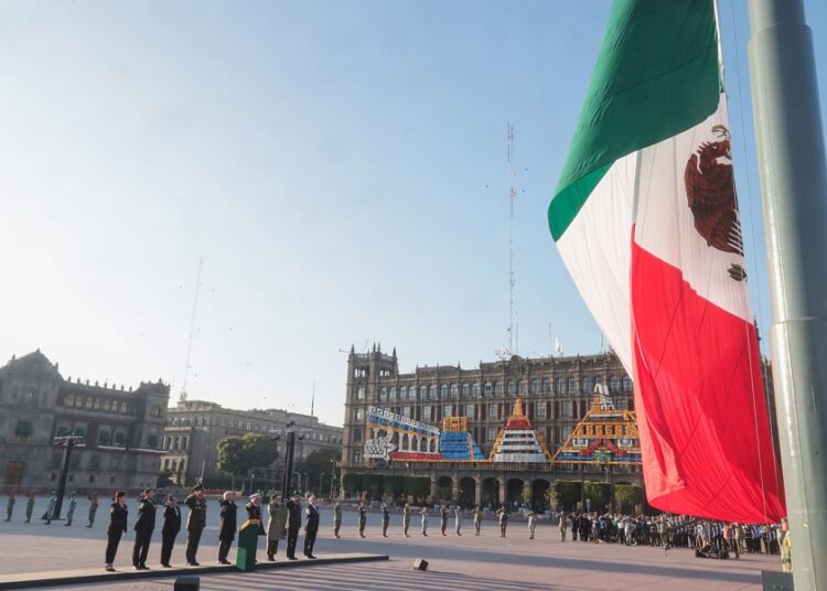 AMLO homenajea a víctimas de sismos de 1985 y 2017