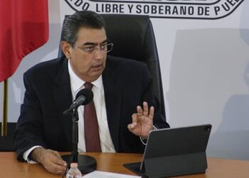 El gobernador Sergio Salomón anuncia aumento salarial del 6% para servidores públicos