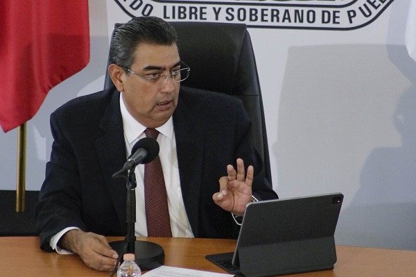 El gobernador Sergio Salomón anuncia aumento salarial del 6% para servidores públicos