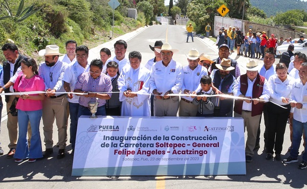 Salomón Céspedes inaugura la carretera Soltepec-Felipe Ángeles -Acatzingo