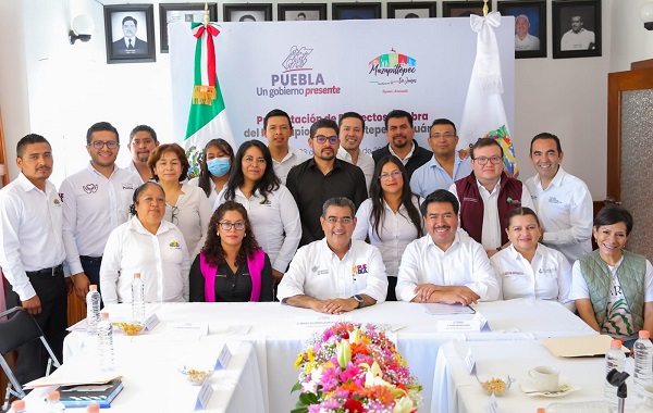 El gobernador Sergio Salomón sostuvo reunión de trabajo con autoridades de Mazapiltepec