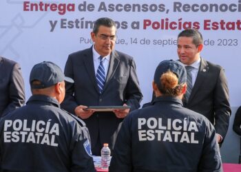 Entrega Sergio Salomón estímulos económicos a uniformados de SSP