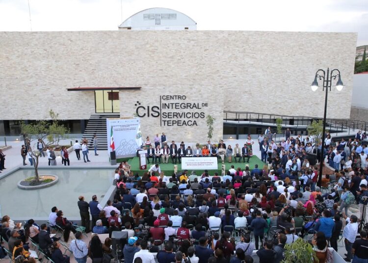 Céspedes inaugura CIS de Tepeaca y toma protesta a Clúster de Mármol y Ónix