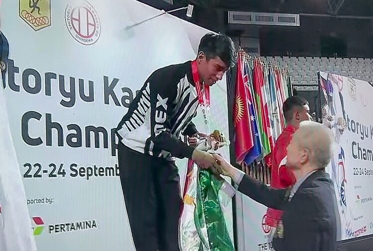 Caleb Fajardo es campeón mundial de karate
