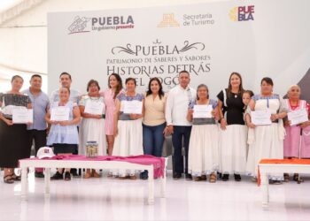 Reconocen a cocineras tradicionales de Puebla