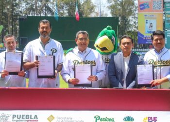 Céspedes entrega concesión del Estadio Hermanos Serdán