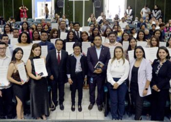 Lilia Cedillo entrega Premio Ceneval al Desempeño de Excelencia-EGEL