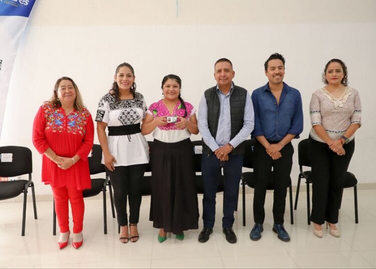 Realizan jornada de credencialización de personas artesanas