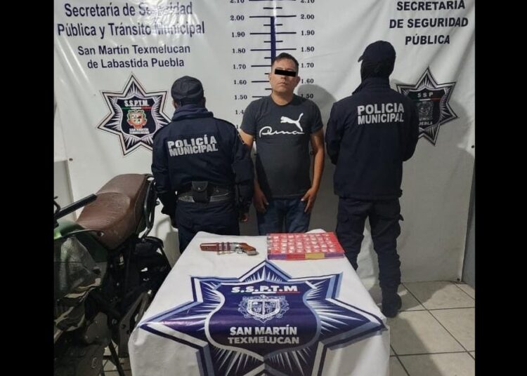 Detienen a hombre por portación de cartuchos exclusivos del Ejército