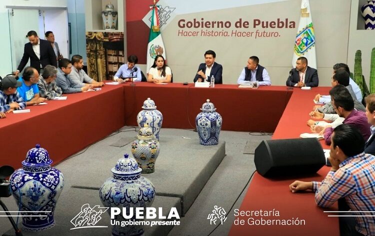 Tlatehui y Aquino se reúnen con representantes de pueblos originarios de Cholula