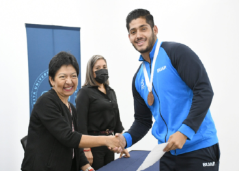 Destacados medallistas BUAP reciben beca
