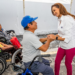 Smdif hace entrega aparatos auditivos y sillas de ruedas