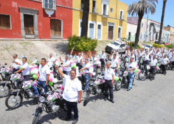 Sergio Salomón presidió entrega de motocicletas a Correos de México