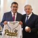 AMLO recibe el jersey de Pericos campeones de la Serie del Rey 2023